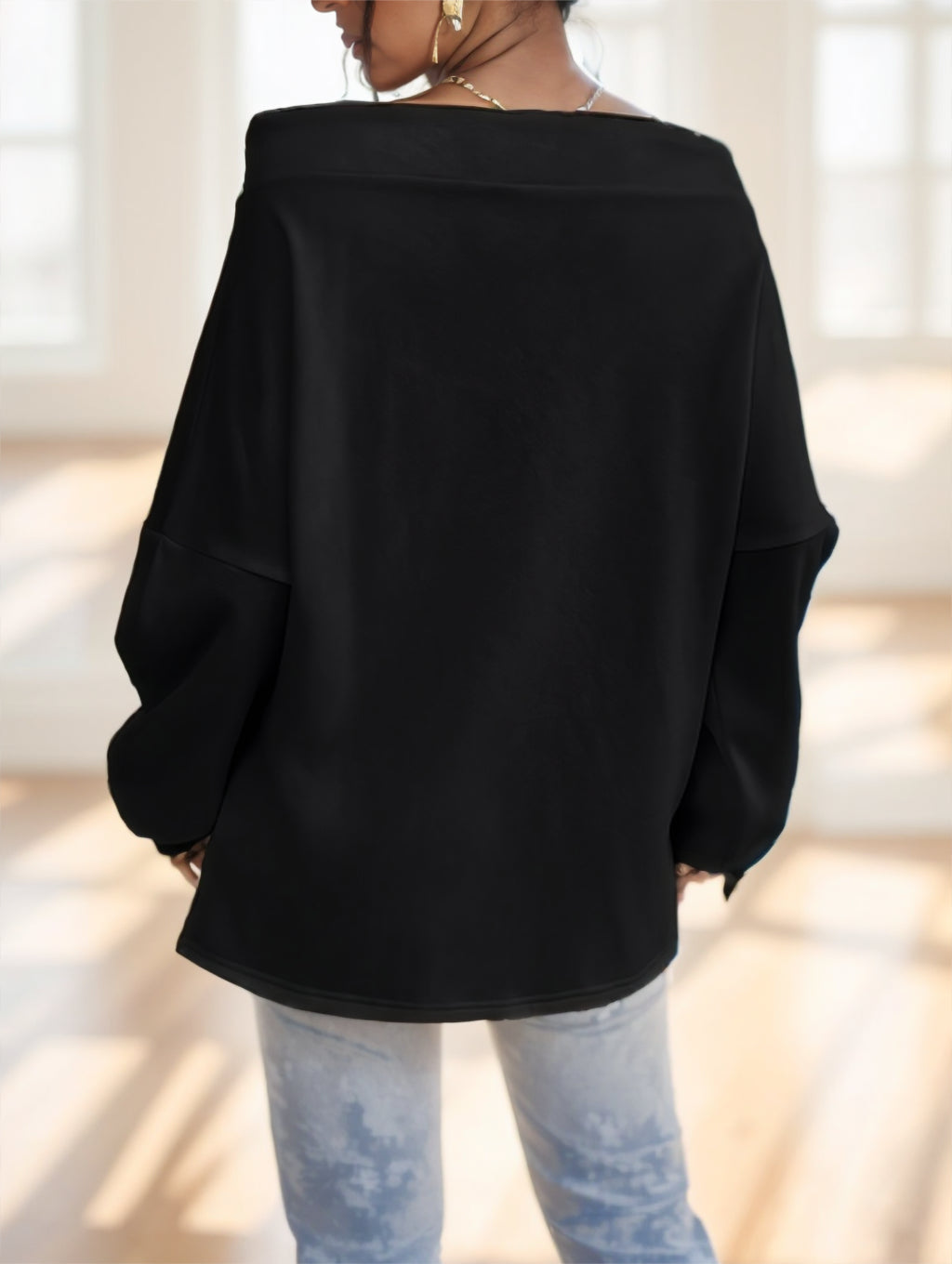 A Solid-Color Long-Sleeved Top with a Large Collar for Ladies