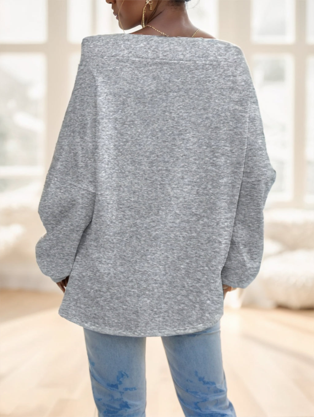 A Solid-Color Long-Sleeved Top with a Large Collar for Ladies