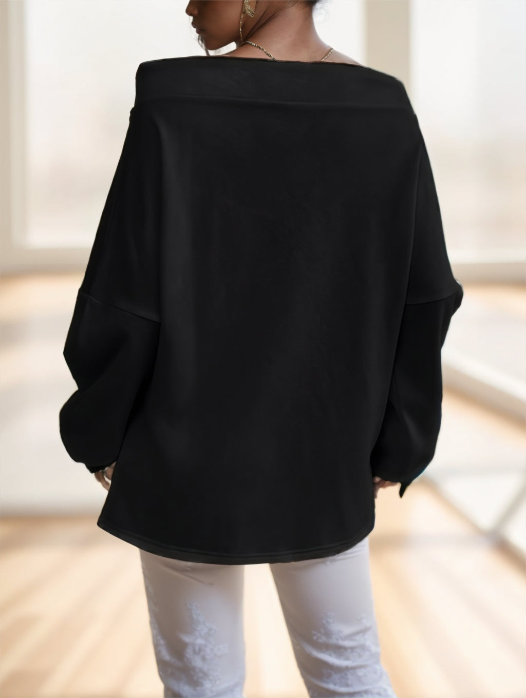 A Solid-Color Long-Sleeved Top with a Large Collar for Ladies